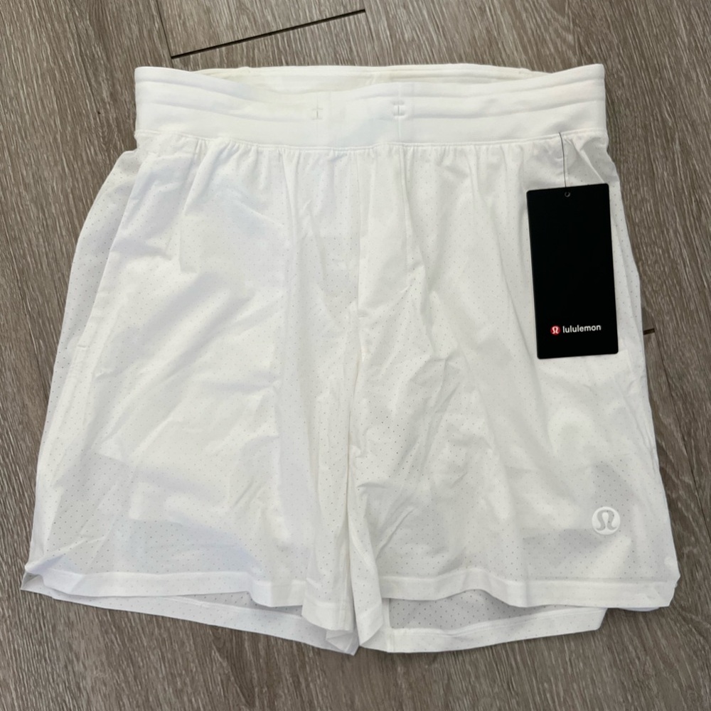 NWT Men’s Lululemon vented tennis shorts